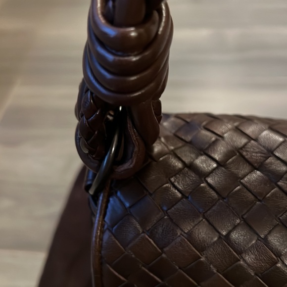 Bottega Veneta intrecciato leather shoulder bag dark brown, suede lining. - Picture 4 of 16